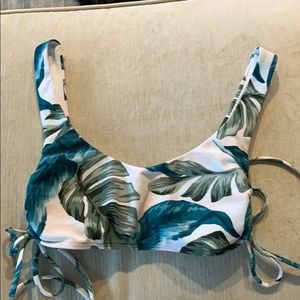 Great condition Hollister top! *SOLD*